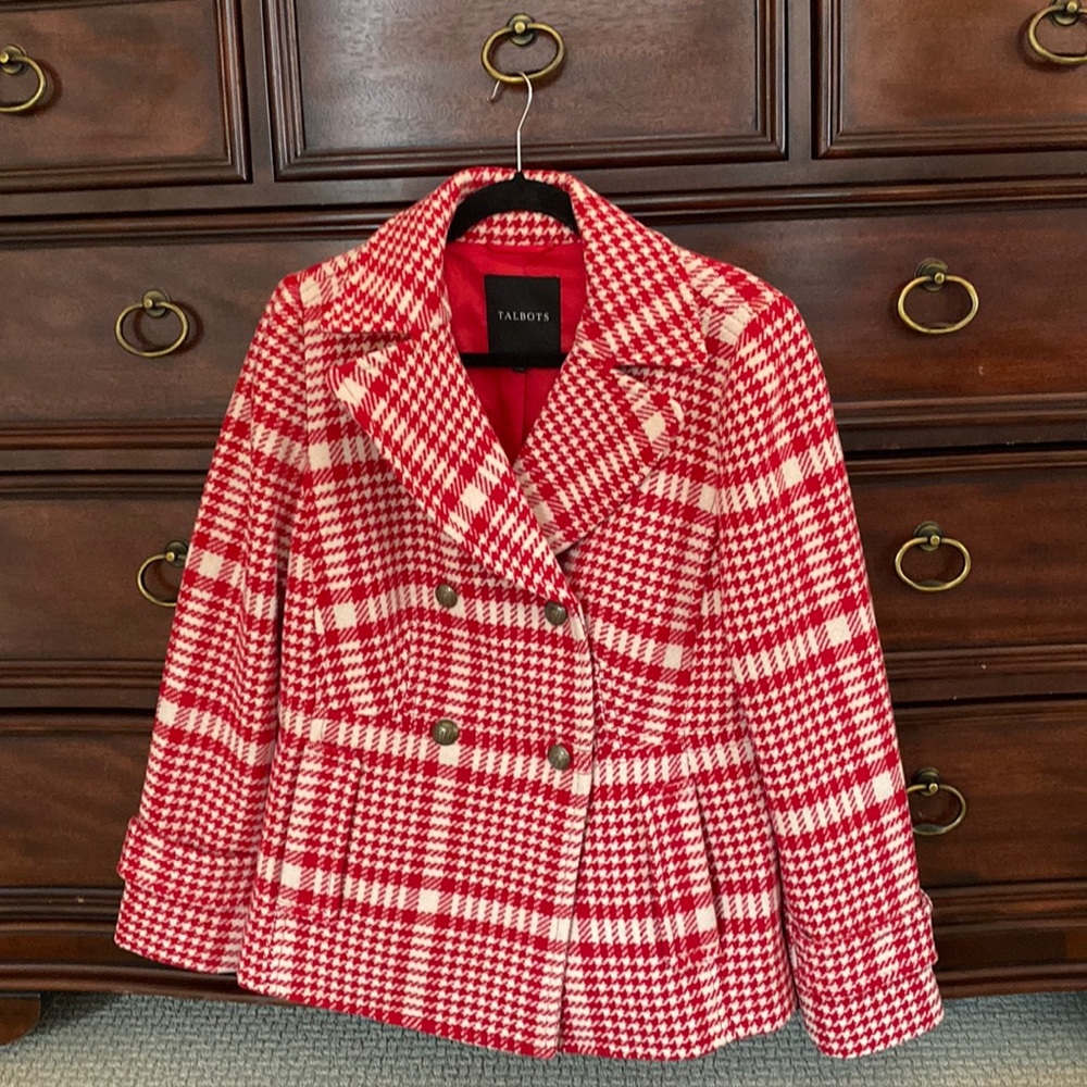 This is a beautiful coat during the holidays looks beautiful with denim,or cream